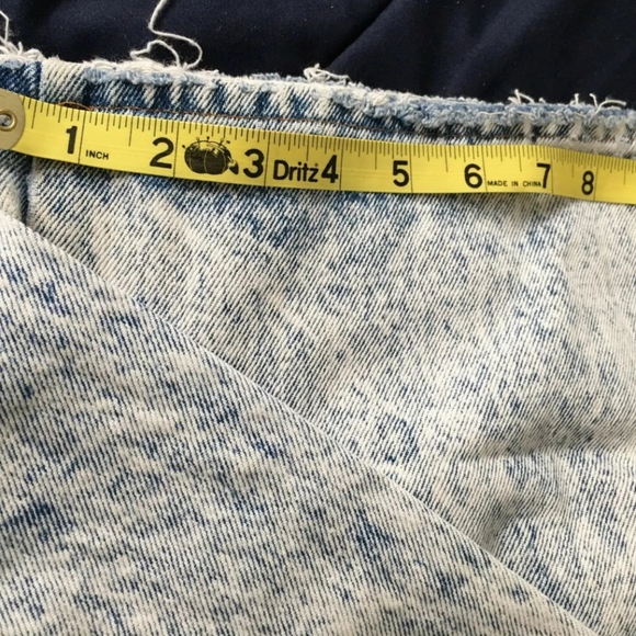 100% Cotton Bleached Destressed Unisex Jeans. feels as good as it looks.CDA - Picture 3 of 7